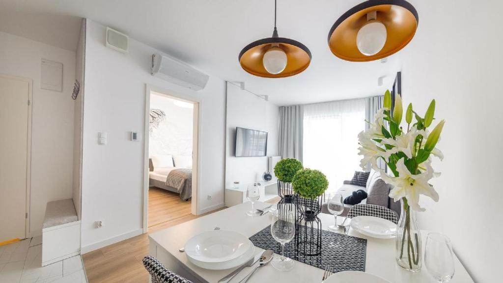 Nowy Apartament: Beachside Comfort with Modern Amenities Kolobrzeg Exterior photo