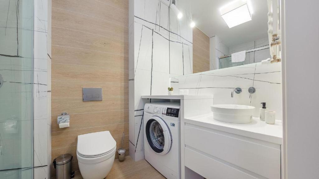 Nowy Apartament: Beachside Comfort with Modern Amenities Kolobrzeg Exterior photo