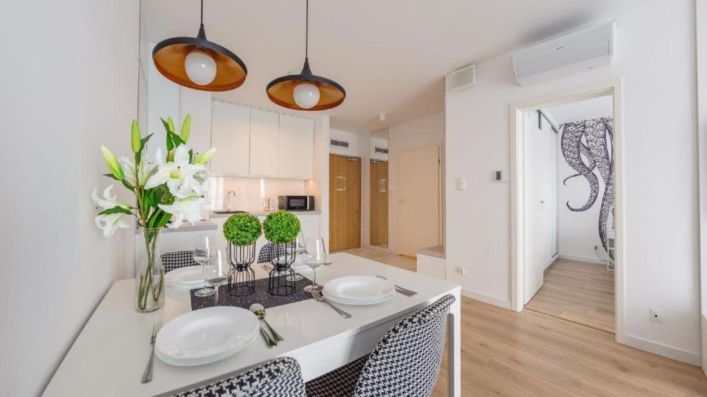 Nowy Apartament: Beachside Comfort with Modern Amenities Kolobrzeg Exterior photo